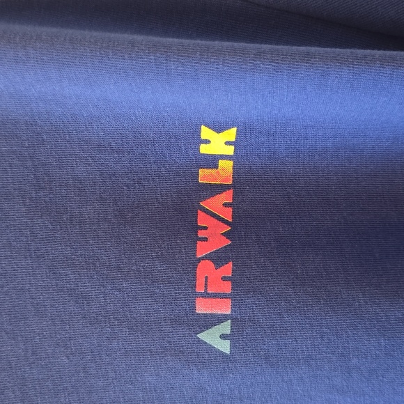 AIRWALK BRAND MEN'S BLUE LONG SLEEVE TEE-SHIRT SIZE MEDIUM - Picture 3 of 16